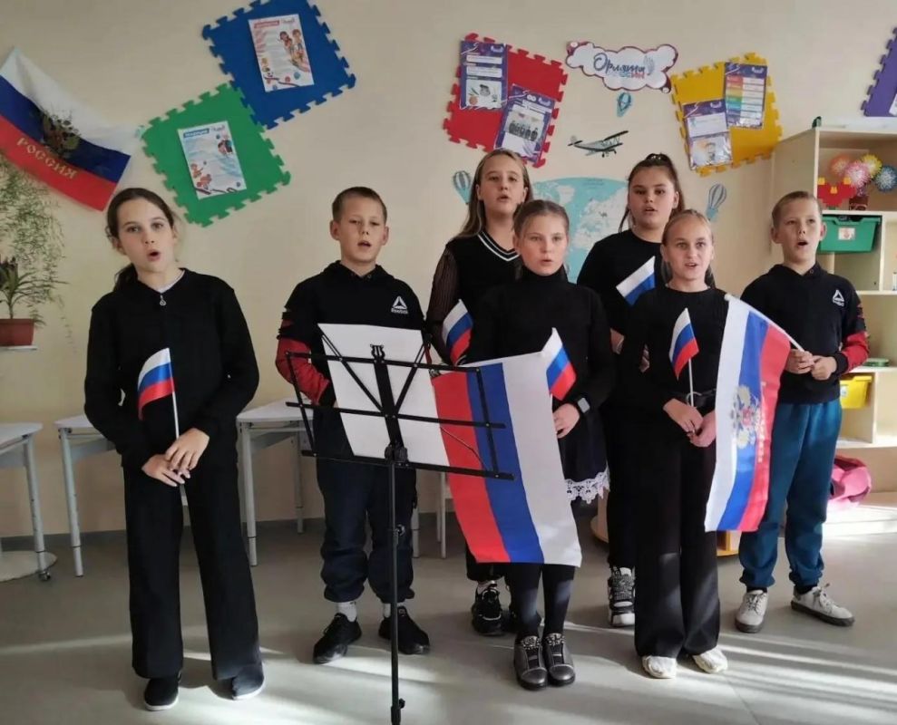 «Стихи и песни о родном городе»: в школе прошла музыкальнолитературная гостиная!