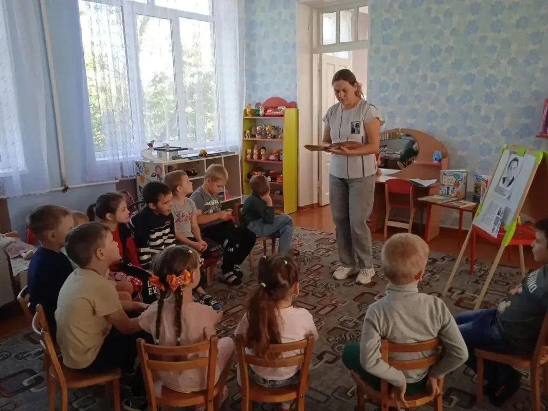 Сотрудники Зугрэсской библиотеки-филиала №3 для ребят ГБДОУ "Детского сада №6 г.о Харцызск" ДНР провели литературное путешествие, посвященное дню рождения любимого детского писателя Бориса Заходера Сотрудники Зугрэсской библиотеки-филиала №3 для ребят ГБДОУ "Детского сада №6 г.о Харцызск" ДНР провели литературное путешествие, посвященное дню рождения любимого детского писателя Бориса Заходера