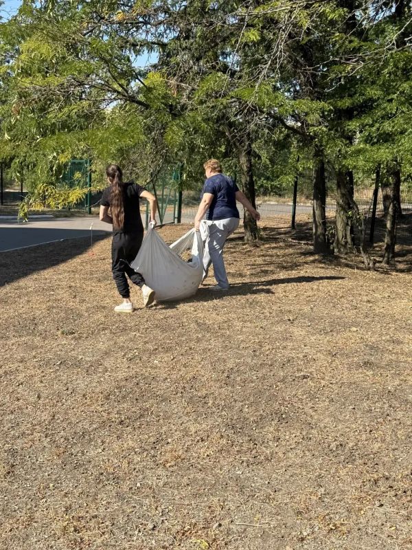 В Тельмановском округе продолжается добрая традиция – еженедельная акция "Чистый четверг" В Тельмановском округе продолжается добрая традиция – еженедельная акция "Чистый четверг"
