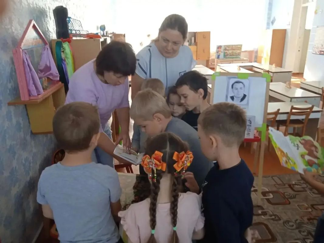Сотрудники Зугрэсской библиотеки-филиала №3 для ребят ГБДОУ "Детского сада №6 г.о Харцызск" ДНР провели литературное путешествие, посвященное дню рождения любимого детского писателя Бориса Заходера Сотрудники Зугрэсской библиотеки-филиала №3 для ребят ГБДОУ "Детского сада №6 г.о Харцызск" ДНР провели литературное путешествие, посвященное дню рождения любимого детского писателя Бориса Заходера