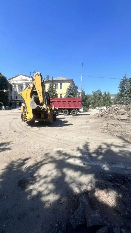 Благоустройство парковой зоны в центральной части г. Тореза выходит на стартовый этап масштабного преображения Благоустройство парковой зоны в центральной части г. Тореза выходит на стартовый этап масштабного преображения