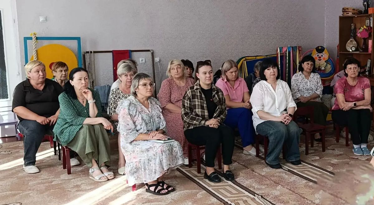 Наталья Бегуненко: В рамках проекта «УПРАВДОМ» руководитель Управы Петровского внутригородского района Администрации г.о. Донецк Наталья Ивановна Бегуненко провела встречу с сотрудниками Детского сада № 369 — среди... Наталья Бегуненко: В рамках проекта «УПРАВДОМ» руководитель Управы Петровского внутригородского района Администрации г.о. Донецк Наталья Ивановна Бегуненко провела встречу с сотрудниками Детского сада № 369 — среди...
