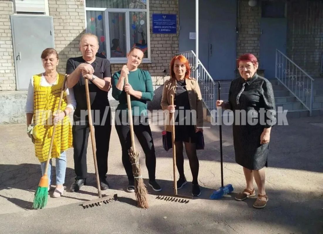 Сотрудники учреждений образования, спорта и культуры приняли активное участие в еженедельной акции «Чистый четверг» Сотрудники учреждений образования, спорта и культуры приняли активное участие в еженедельной акции «Чистый четверг»
