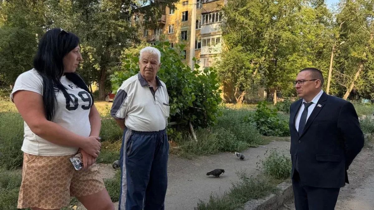Депутаты фракции ЛДПР продолжают работу с жителями Депутаты фракции ЛДПР продолжают работу с жителями
