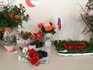 В рамках Республиканской декады "Донбасс непокорённый, Донбасс непобедимый" в ГБОУ «ШКОЛА № 2 ЯСИНОВАТСКИЙ МО» прошла выставка цветочных композиций, посвящённая Дню освобождения Донбасса от немецко-фашистских захватчиков В рамках Республиканской декады "Донбасс непокорённый, Донбасс непобедимый" в ГБОУ «ШКОЛА № 2 ЯСИНОВАТСКИЙ МО» прошла выставка цветочных композиций, посвящённая Дню освобождения Донбасса от немецко-фашистских захватчиков