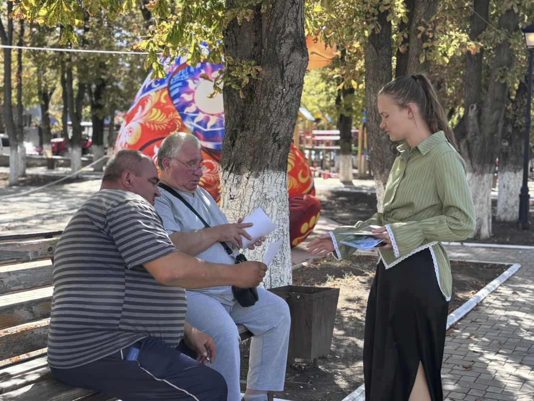 Участники студии «ГрафикАрт» создали уникальные дизайнерские поздравительные открытки, приуроченные ко Дню города Волноваха Участники студии «ГрафикАрт» создали уникальные дизайнерские поздравительные открытки, приуроченные ко Дню города Волноваха