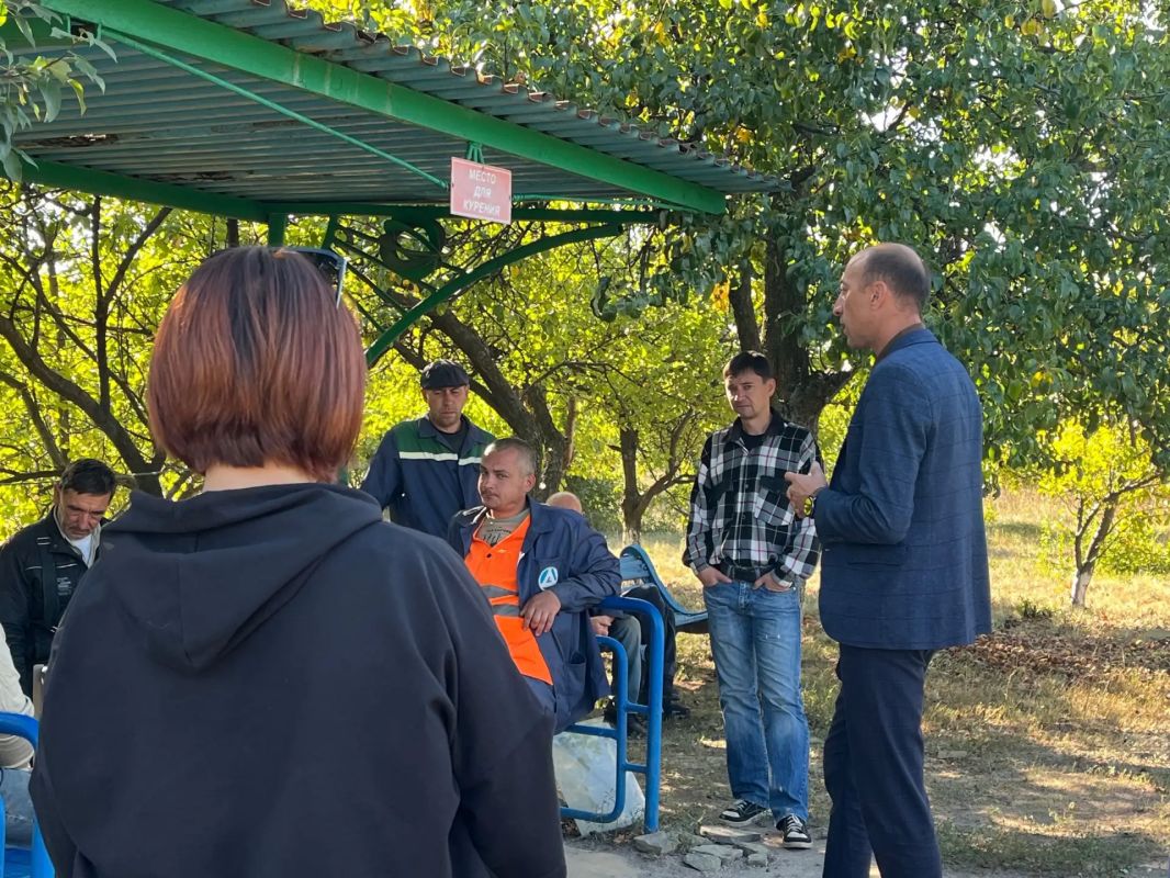 Сегодня, 10 сентября, заместитель главы администрации городского округа Дебальцево Евгений Глебов провел встречу с трудовым коллективом филиала "Енакиевское ПУВКХ" ГУП ДНР "ВОДА ДОНБАССА" Сегодня, 10 сентября, заместитель главы администрации городского округа Дебальцево Евгений Глебов провел встречу с трудовым коллективом филиала "Енакиевское ПУВКХ" ГУП ДНР "ВОДА ДОНБАССА"