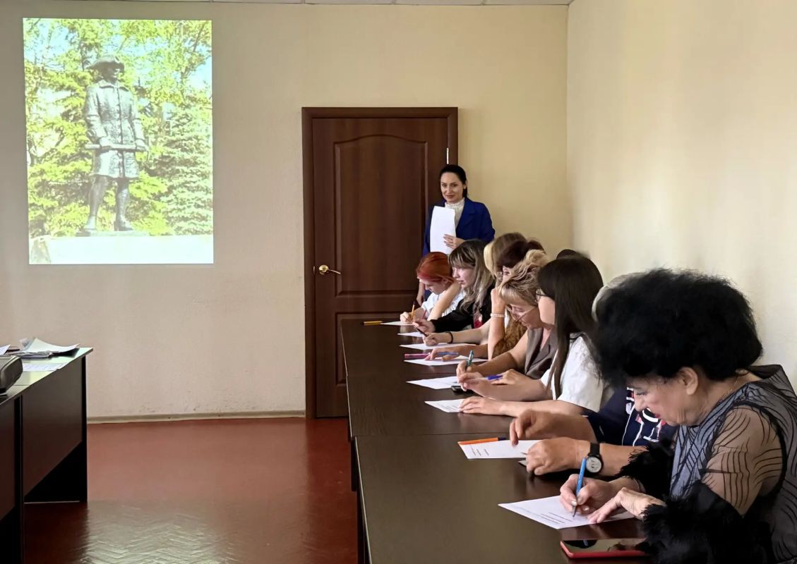 10 сентября в рамках партийного проекта Единой России «Историческая память» в Управе Советского внутригородского района администрации городского округа Макеевка проведена викторина «336 славных лет», приуроченная ко Дню... 10 сентября в рамках партийного проекта Единой России «Историческая память» в Управе Советского внутригородского района администрации городского округа Макеевка проведена викторина «336 славных лет», приуроченная ко Дню...