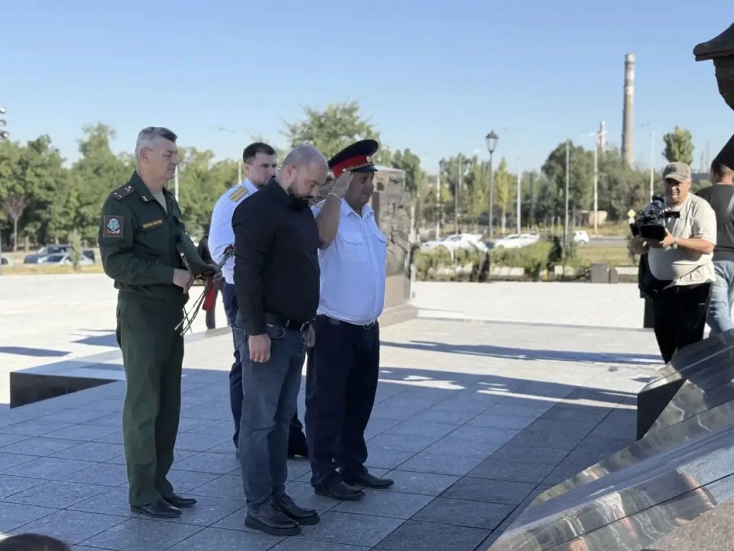 Сотрудники СО по г. Мариуполь приняли участие в памятном мероприятии, посвящённом 83-й годовщине освобождения Мариуполя от немецко-фашистских захватчиков Сотрудники СО по г. Мариуполь приняли участие в памятном мероприятии, посвящённом 83-й годовщине освобождения Мариуполя от немецко-фашистских захватчиков