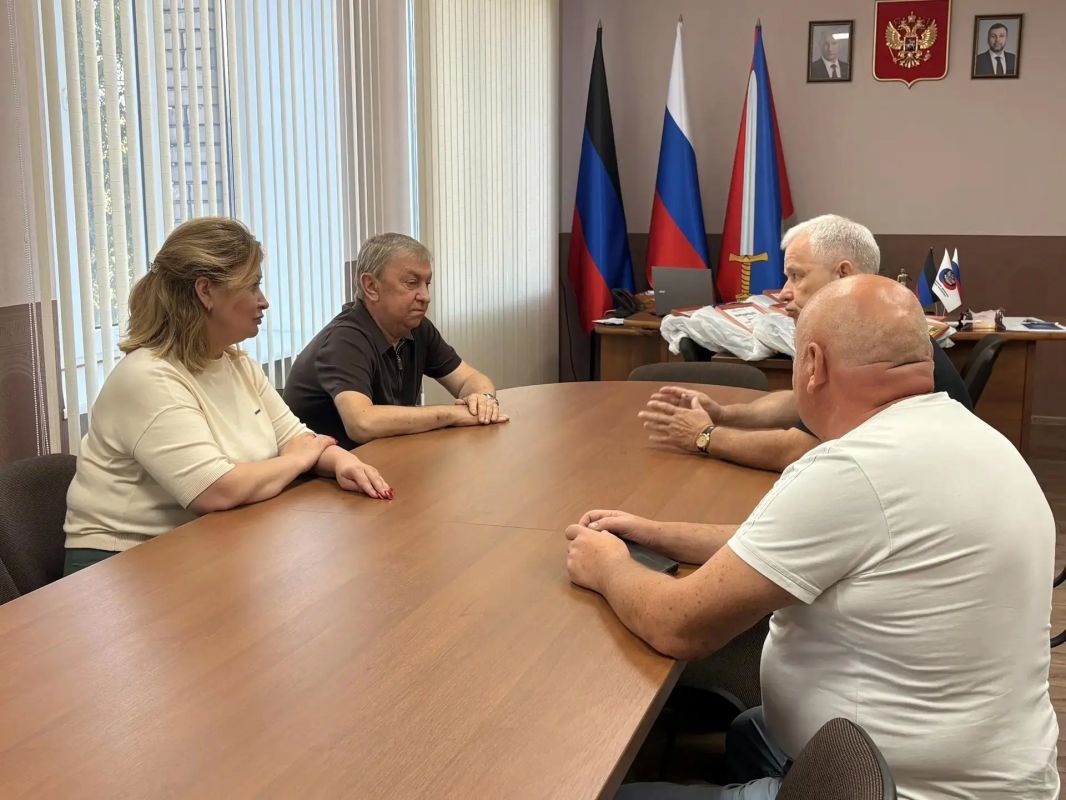 Николай Руппель: Провел встречу с ведущим советником отдела развития кадрового потенциала агропромышленного комплекса Министерства сельского хозяйства, пищевой и перерабатывающей промышленности ДНР Александром Уваровым Николай Руппель: Провел встречу с ведущим советником отдела развития кадрового потенциала агропромышленного комплекса Министерства сельского хозяйства, пищевой и перерабатывающей промышленности ДНР Александром Уваровым