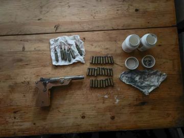 Полиция Донецка изъяла самодельный пистолет и патроны у местного жителя