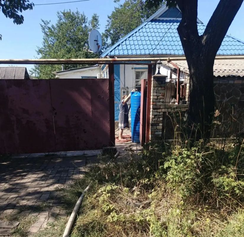 В Кировском внутригородском районе при поддержке региона-шефа Московская область продолжается подвоз воды для жителей домов, в которые в установленный графиком день не поступила вода В Кировском внутригородском районе при поддержке региона-шефа Московская область продолжается подвоз воды для жителей домов, в которые в установленный графиком день не поступила вода