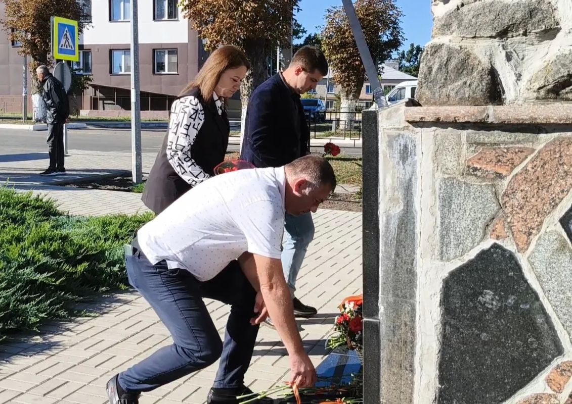 Ко 145-летию города Волноваха почтили память погибших воинов, участвовавших при его освобождении Ко 145-летию города Волноваха почтили память погибших воинов, участвовавших при его освобождении