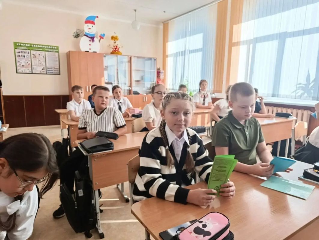 Ребятам Ждановки провели профилактическое мероприятие о вреде наркотиков Ребятам Ждановки провели профилактическое мероприятие о вреде наркотиков