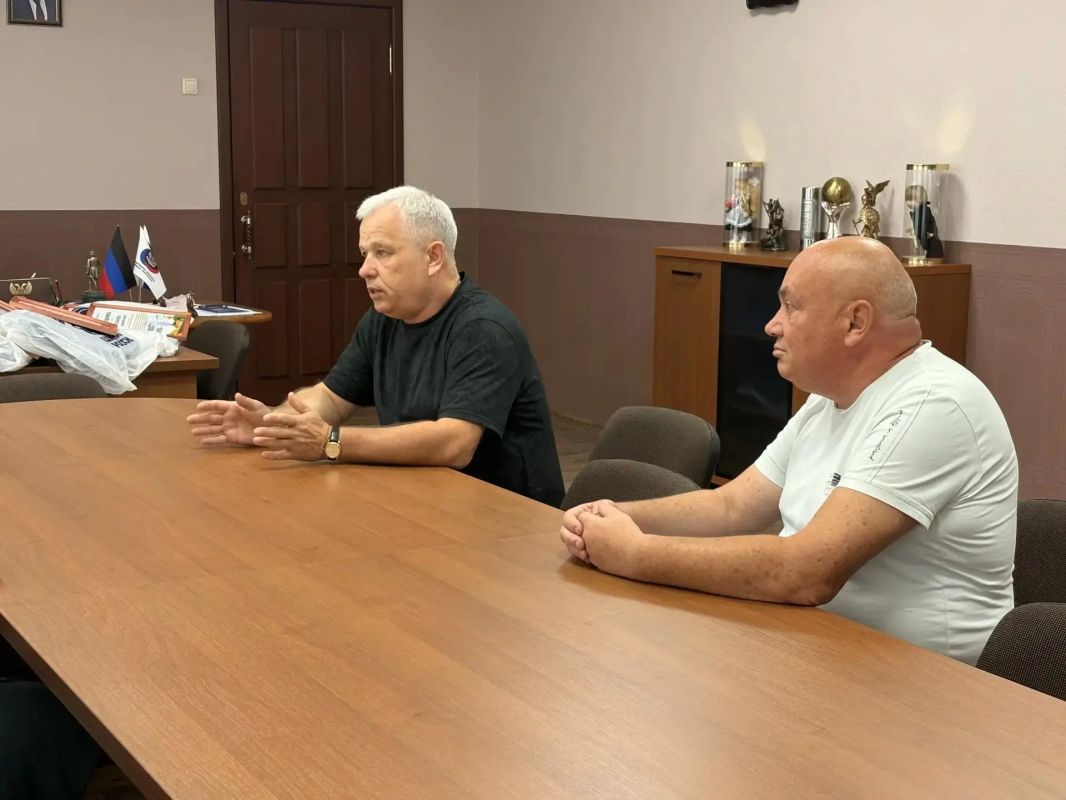 Николай Руппель: Провел встречу с ведущим советником отдела развития кадрового потенциала агропромышленного комплекса Министерства сельского хозяйства, пищевой и перерабатывающей промышленности ДНР Александром Уваровым Николай Руппель: Провел встречу с ведущим советником отдела развития кадрового потенциала агропромышленного комплекса Министерства сельского хозяйства, пищевой и перерабатывающей промышленности ДНР Александром Уваровым