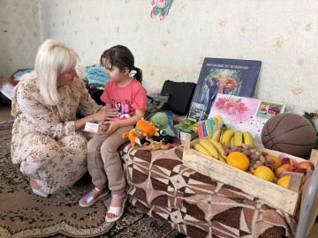 Окружить заботой: в Ясиноватой поддержали семью, пережившую кошмар