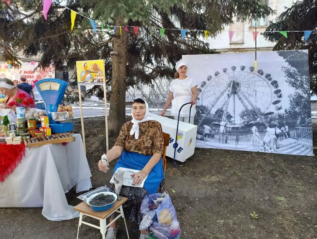 Сегодня, 11 сентября в ГБУ СО «Центр социального обслуживания населения Червоногвардейского района города Макеевки» для получателей социальных услуг прошло праздничное мероприятие ко Дню города Макеевки, на котором... Сегодня, 11 сентября в ГБУ СО «Центр социального обслуживания населения Червоногвардейского района города Макеевки» для получателей социальных услуг прошло праздничное мероприятие ко Дню города Макеевки, на котором...