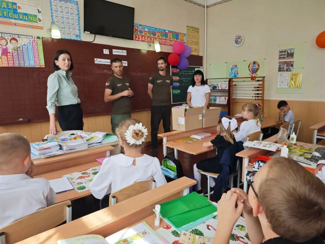 Евгений Поплавский: В образовательных учреждениях нашего округа стартовала благотворительная акция «Школьный банк» Евгений Поплавский: В образовательных учреждениях нашего округа стартовала благотворительная акция «Школьный банк»