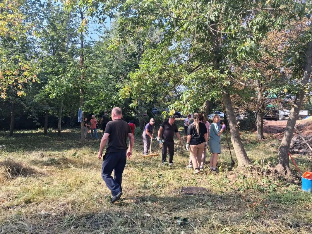 В преддверии Дня города прошел масштабный субботник В преддверии Дня города прошел масштабный субботник