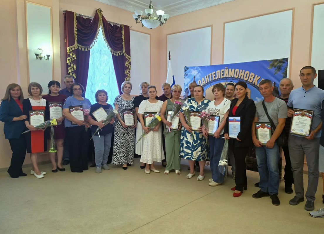 В Пантелеймоновке отметили самых инициативных и неравнодушных жителей В Пантелеймоновке отметили самых инициативных и неравнодушных жителей