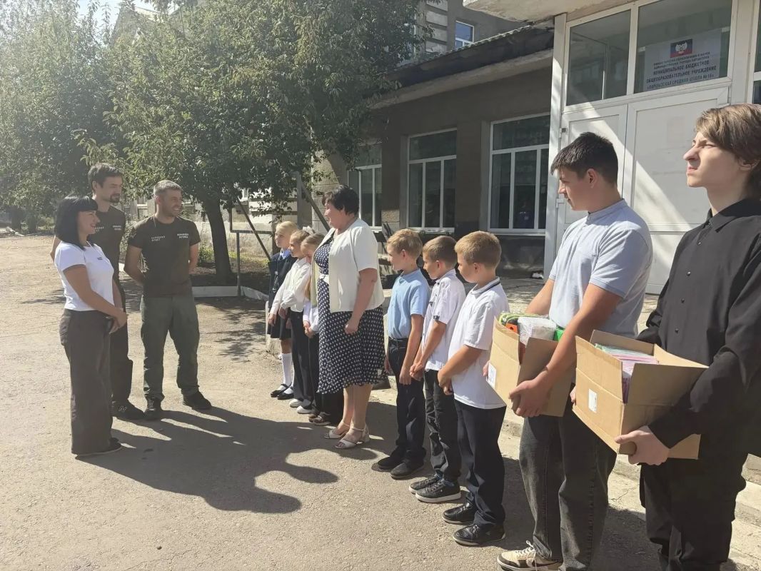 Евгений Поплавский: В образовательных учреждениях нашего округа стартовала благотворительная акция «Школьный банк» Евгений Поплавский: В образовательных учреждениях нашего округа стартовала благотворительная акция «Школьный банк»