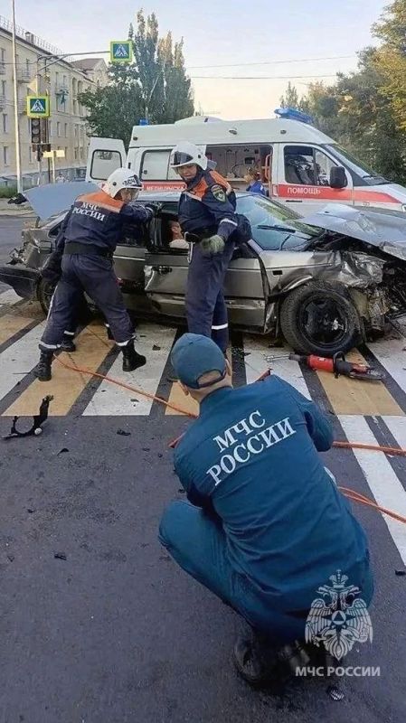 55-летнего пассажира зажало в машине после ДТП с тремя авто в Мариуполе
