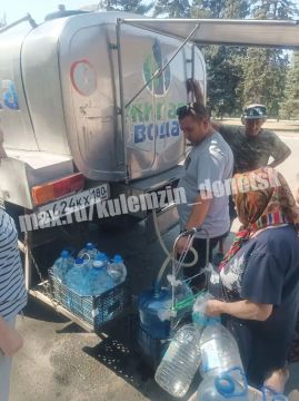 Алексей Кулемзин: Сегодня донецкие производители воды организовали бесплатную доставку питьевой воды жителям Калининского, Кировского и Петровского районов