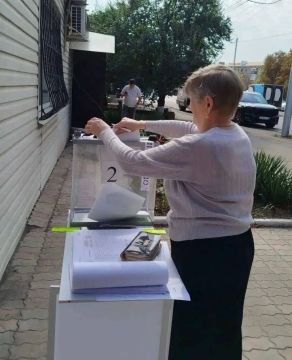 В Снежном проходит досрочное голосование на выборах депутатов Государственной Думы Российской Федерации