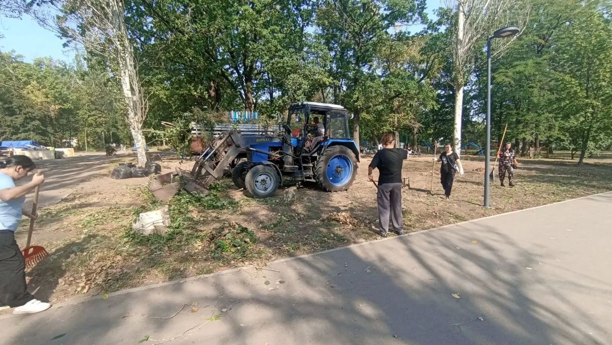 В преддверии Дня города прошел масштабный субботник В преддверии Дня города прошел масштабный субботник