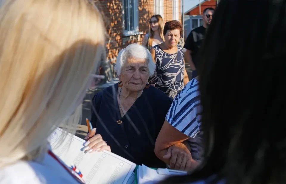 Борис Трима: «Выборы в Госдуму в Донбассе: В азовской Ялте в досрочном голосовании приняла участие династия греков Борис Трима: «Выборы в Госдуму в Донбассе: В азовской Ялте в досрочном голосовании приняла участие династия греков