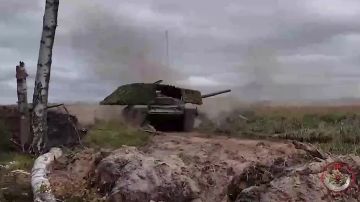 Гремя огнём, сверкая блеском стали, Пойдут машины в яростный поход