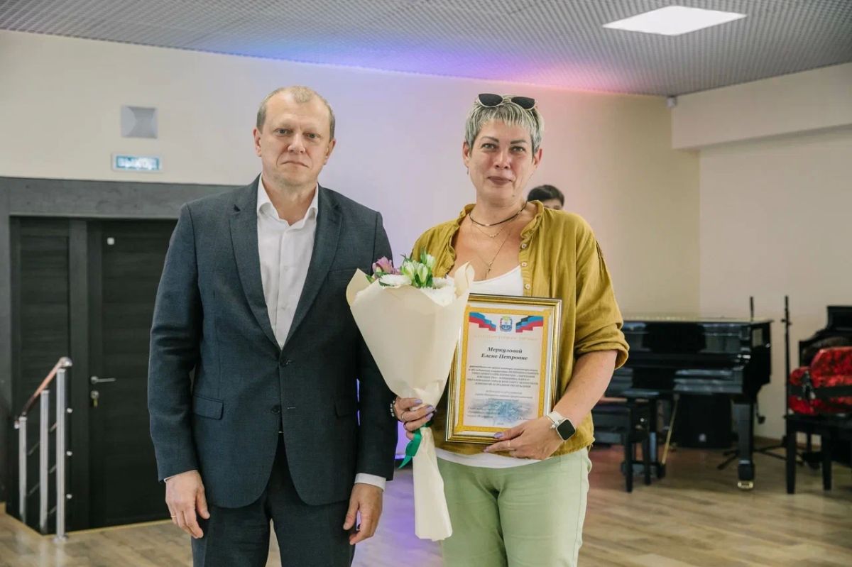 Антон Кольцов: По случаю Дня города отметил благодарственными письмами отличившихся сотрудников Администрации округа, подведомственных и других бюджетных учреждений и организаций, коммунальных служб и ряда частных предприятий Антон Кольцов: По случаю Дня города отметил благодарственными письмами отличившихся сотрудников Администрации округа, подведомственных и других бюджетных учреждений и организаций, коммунальных служб и ряда частных предприятий
