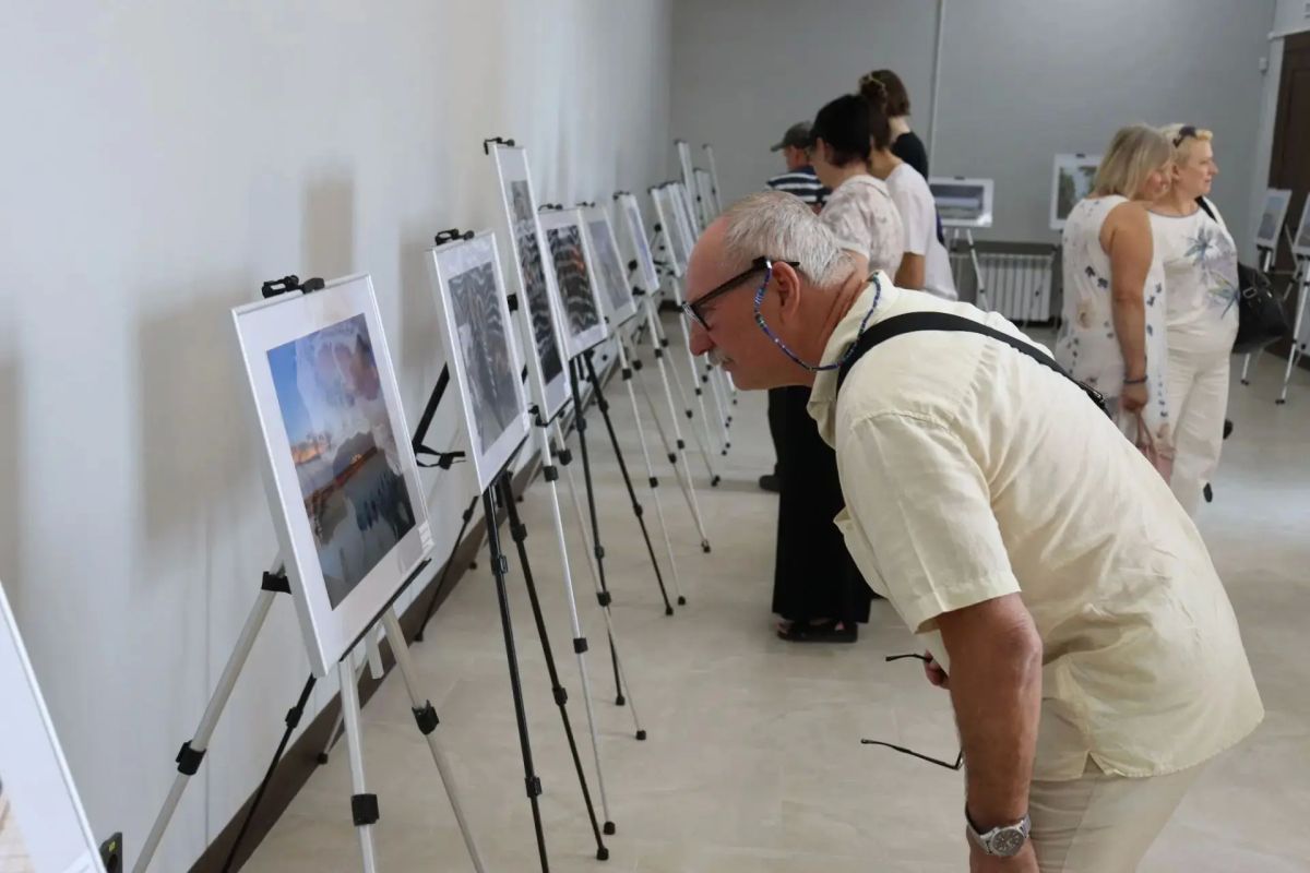 Ко Дню года в Краеведческом музее открылась выставка Мариупольского фотоклуба и Мариупольского филиала Союза фотохудожников России «Мариуполь в объективе: история, люди, моменты» Ко Дню года в Краеведческом музее открылась выставка Мариупольского фотоклуба и Мариупольского филиала Союза фотохудожников России «Мариуполь в объективе: история, люди, моменты»