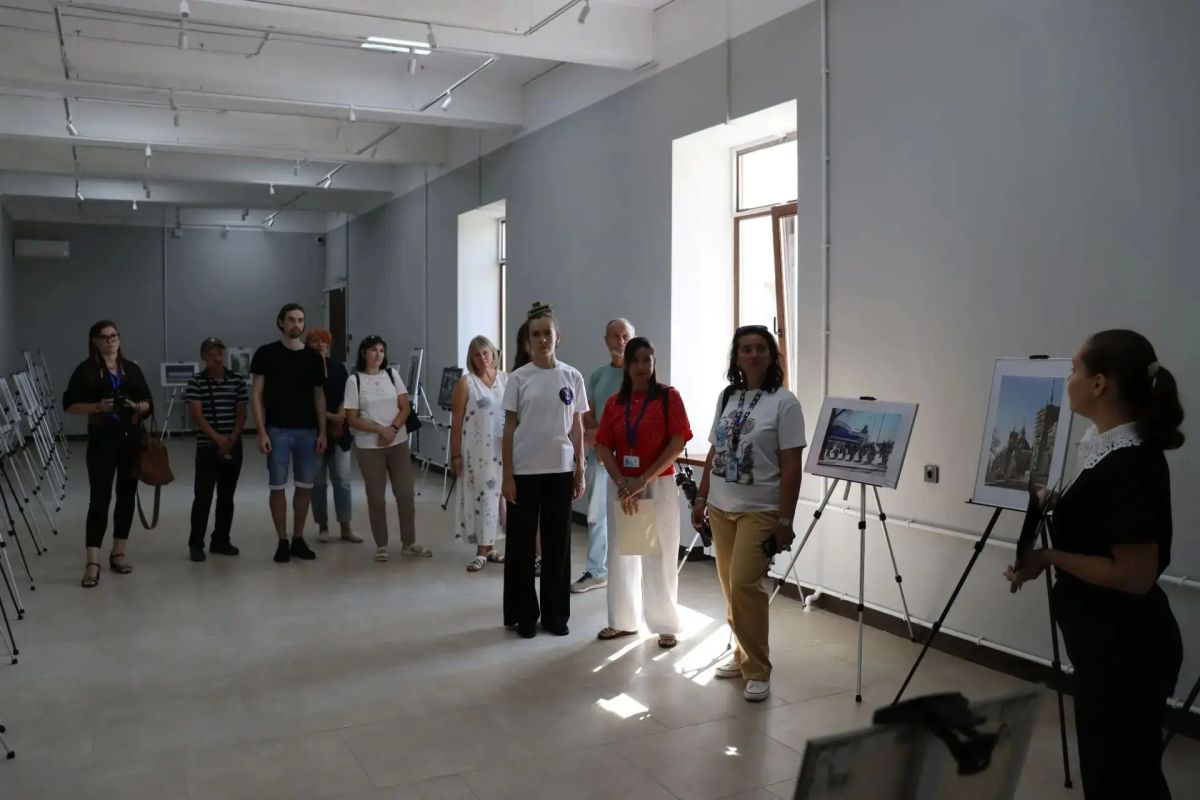 Ко Дню года в Краеведческом музее открылась выставка Мариупольского фотоклуба и Мариупольского филиала Союза фотохудожников России «Мариуполь в объективе: история, люди, моменты» Ко Дню года в Краеведческом музее открылась выставка Мариупольского фотоклуба и Мариупольского филиала Союза фотохудожников России «Мариуполь в объективе: история, люди, моменты»
