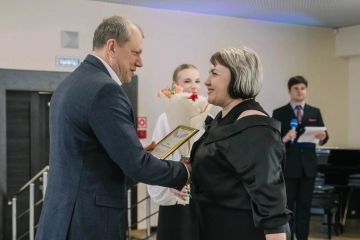 Антон Кольцов: По случаю Дня города отметил благодарственными письмами отличившихся сотрудников Администрации округа, подведомственных и других бюджетных учреждений и организаций, коммунальных служб и ряда частных предприятий