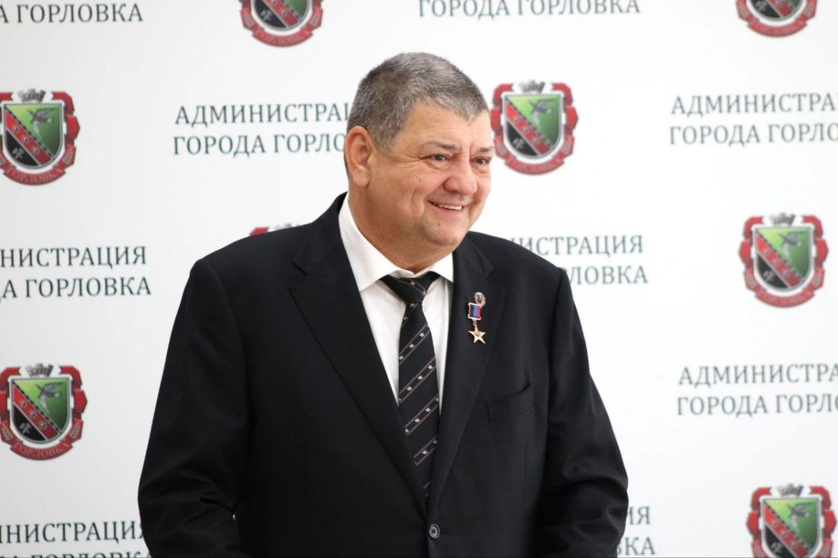 Иван Приходько: Сегодня вручил заслуженные награды юнармейцам Горловки – ребятам, для которых слова «долг», «честь» и «служение» – не пустой звук и не строчки из учебника, а жизненные ориентиры, подтверждённые реальными...