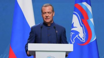 Сергей Прокопенко: Сегодня день рождения отмечает заместитель Председателя Совета безопасности Российской Федерации, Председатель партии «Единая Россия» Дмитрий Анатольевич Медведев