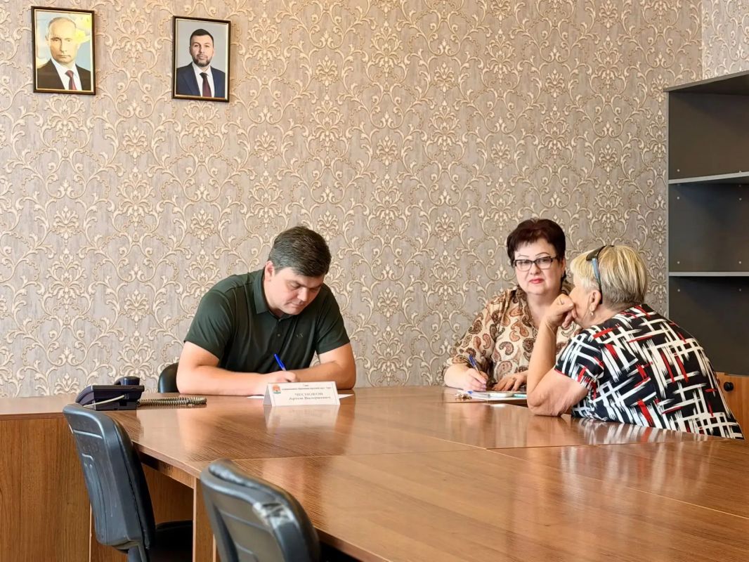 14 сентября 2026 года, Глава муниципального образования городской округ Торез Артем Чесноков провел прием населения по личным вопросам 14 сентября 2026 года, Глава муниципального образования городской округ Торез Артем Чесноков провел прием населения по личным вопросам