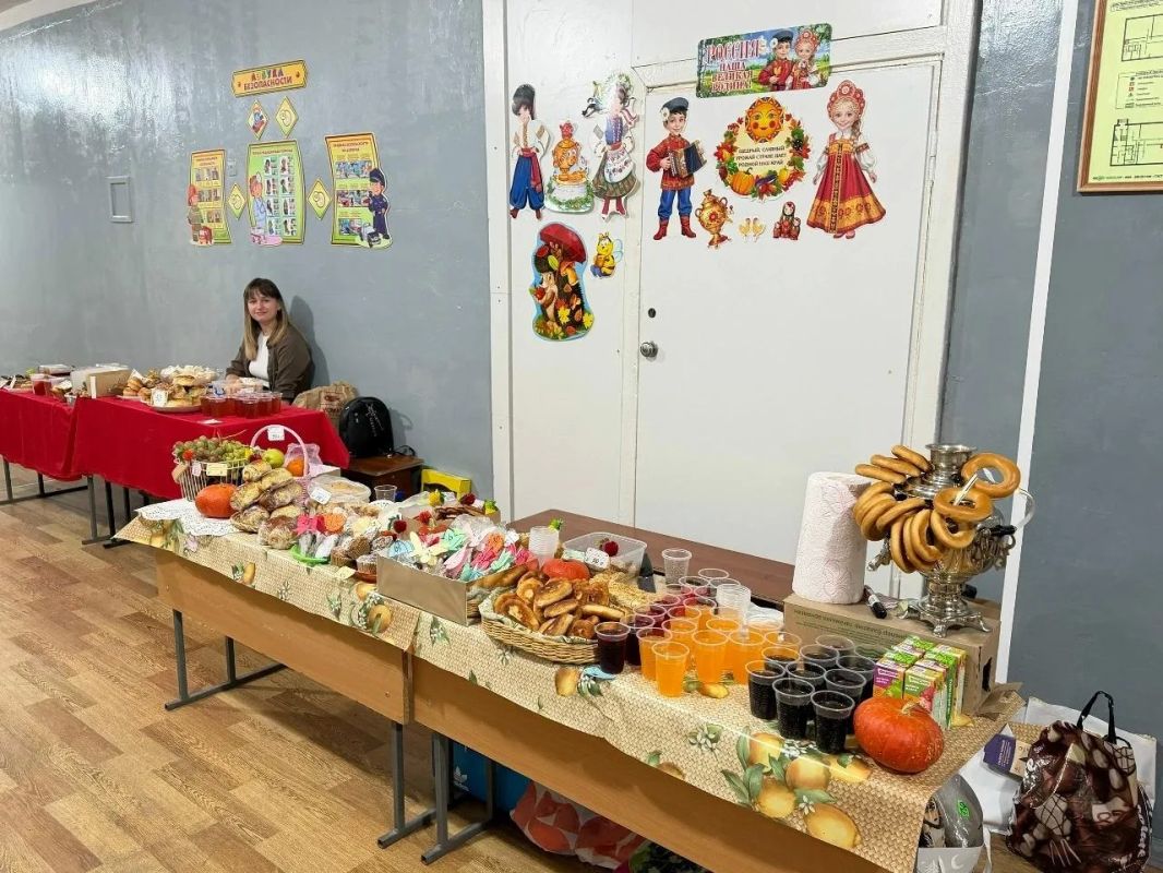 В ГБОУ "ЛИЦЕЙ "СПЕКТР" Г.О.ТОРЕЗ" прошла благотворительная ярмарка В ГБОУ "ЛИЦЕЙ "СПЕКТР" Г.О.ТОРЕЗ" прошла благотворительная ярмарка