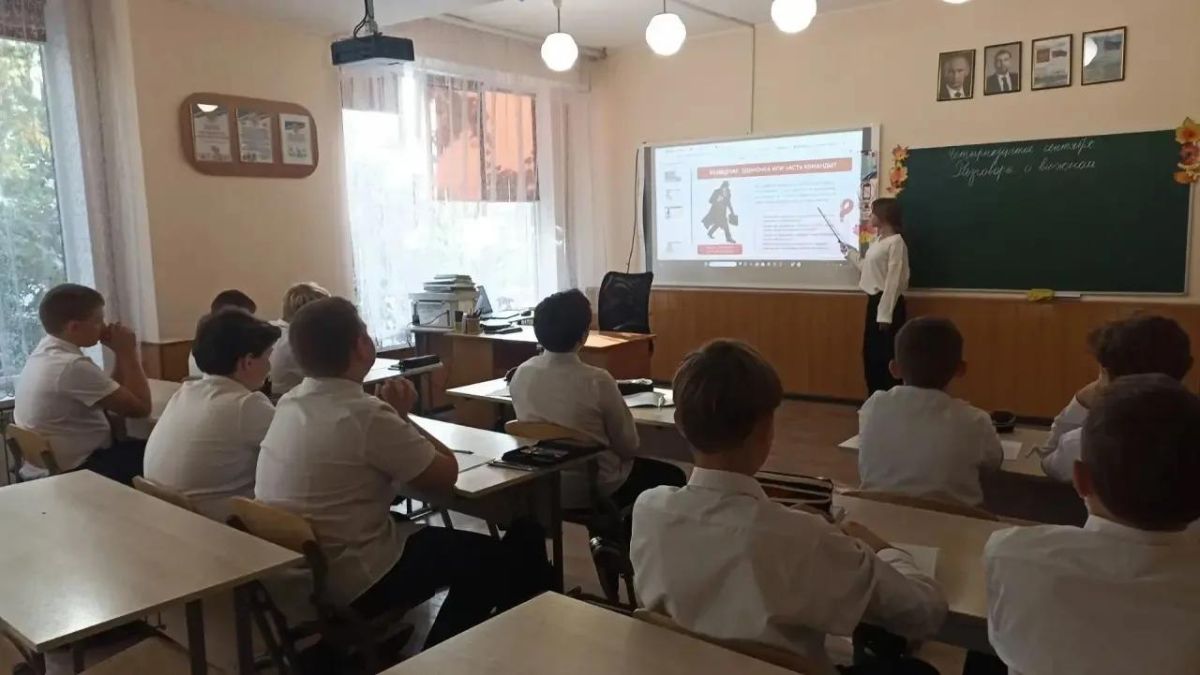 В школах Кировского прошли занятия проекта «Разговоры о важном» В школах Кировского прошли занятия проекта «Разговоры о важном»