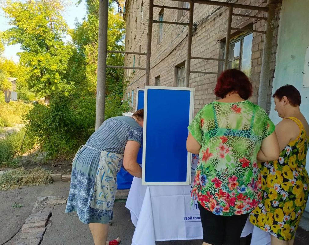 Краснолиманцы приняли участие в досрочном голосовании Краснолиманцы приняли участие в досрочном голосовании