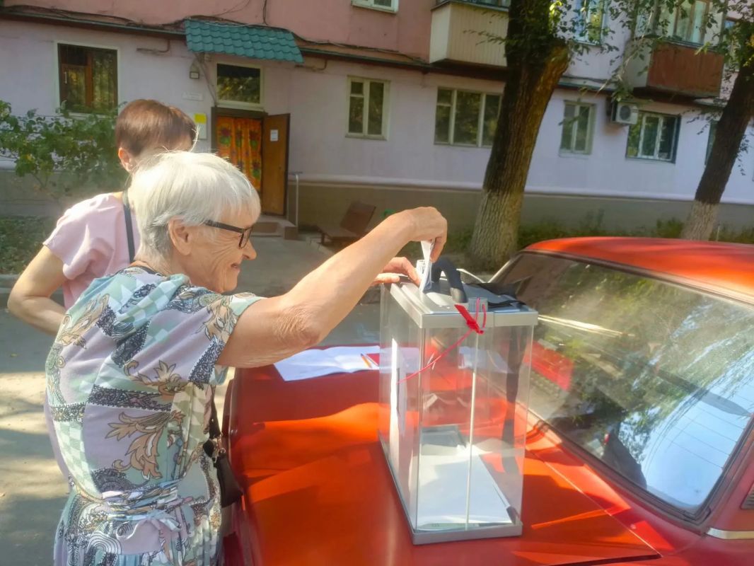 Краснолиманцы приняли участие в досрочном голосовании Краснолиманцы приняли участие в досрочном голосовании