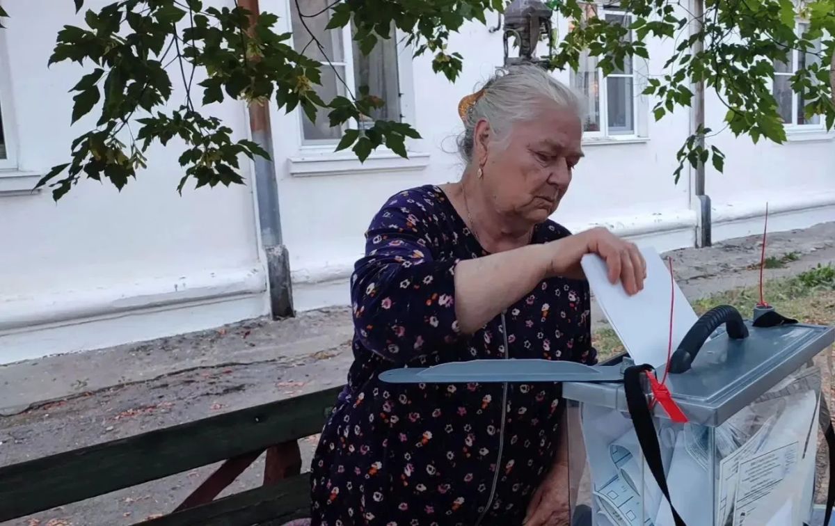 В Докучаевске проходит досрочное голосование на выборах депутатов Государственной Думы Российской Федерации В Докучаевске проходит досрочное голосование на выборах депутатов Государственной Думы Российской Федерации