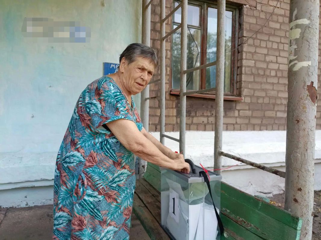 Краснолиманцы приняли участие в досрочном голосовании Краснолиманцы приняли участие в досрочном голосовании