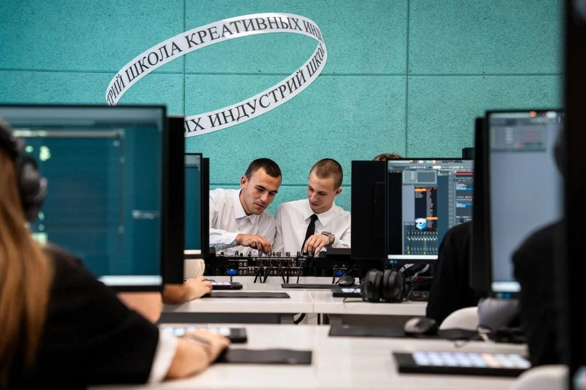 Первая в новых регионах: в Шахтерске открыли Школу креативных индустрий для подростков