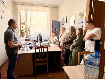 14 сентября заместитель главы администрации городского округа Торез Александр Остапенко провёл встречу с трудовым коллективом сектора торговли, предпринимательства и защиты прав потребителей