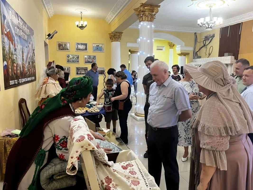Евгений Поплавский: Череда праздничных мероприятий завершилась праздничным концертом в городском дворце культуры Евгений Поплавский: Череда праздничных мероприятий завершилась праздничным концертом в городском дворце культуры