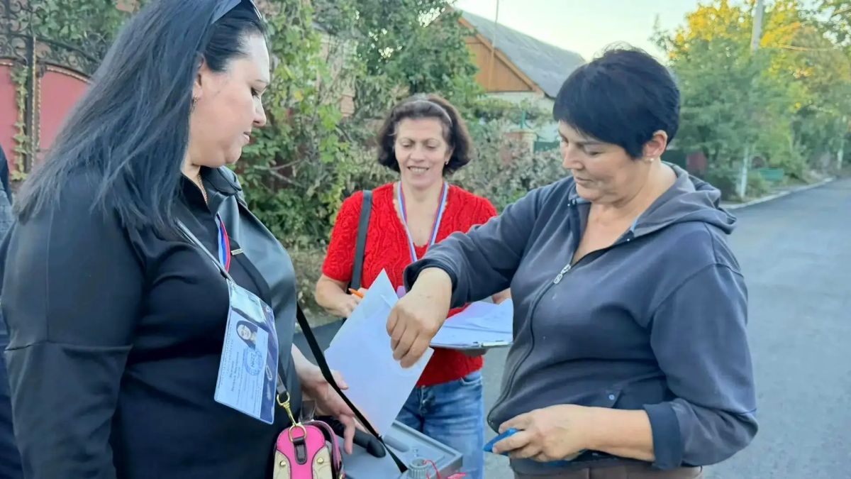 В Докучаевске проходит досрочное голосование на выборах депутатов Государственной Думы Российской Федерации В Докучаевске проходит досрочное голосование на выборах депутатов Государственной Думы Российской Федерации
