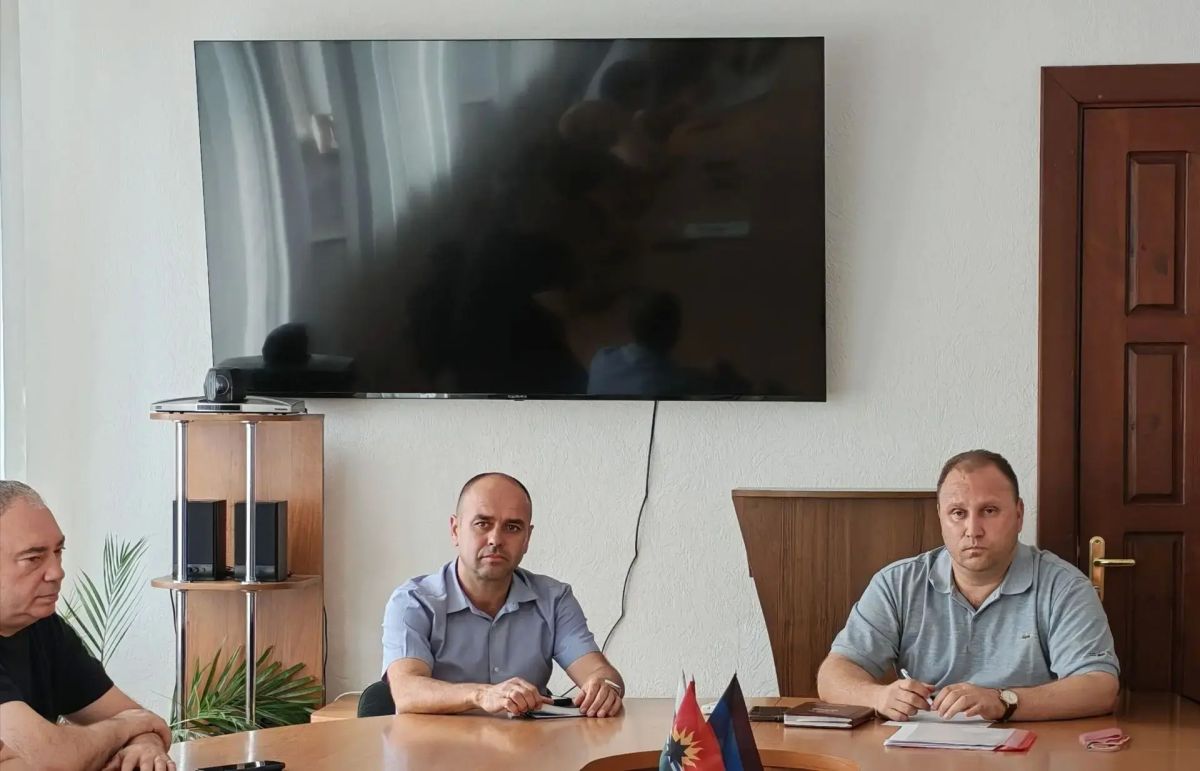 Сегодня, 14 сентября, состоялись заседания постоянных комитетов Торезского городского совета Донецкой Народной Республики Сегодня, 14 сентября, состоялись заседания постоянных комитетов Торезского городского совета Донецкой Народной Республики