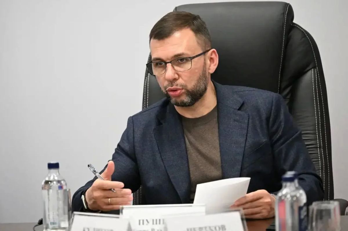 Глава ДНР Денис Пушилин провел рабочее совещание с замминистра промышленности и торговли РФ Иваном Куликовым, в ходе которого сосредоточились на финансовых и инфраструктурных инструментах развития Глава ДНР Денис Пушилин провел рабочее совещание с замминистра промышленности и торговли РФ Иваном Куликовым, в ходе которого сосредоточились на финансовых и инфраструктурных инструментах развития
